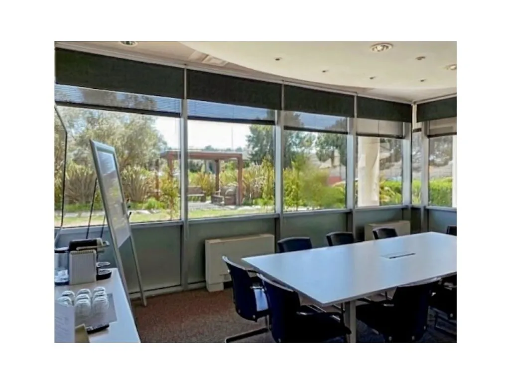 Kabinet - Luxury Office with Amenities in Oeiras