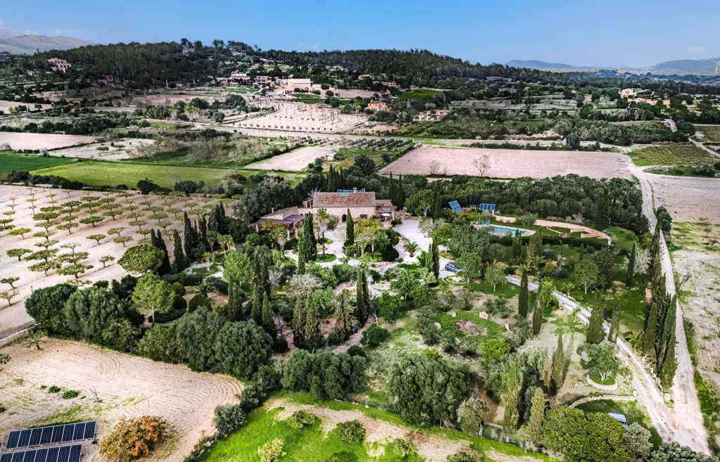 Vue aérienne - Solar-Powered Country House with Mountain Views in Porreres