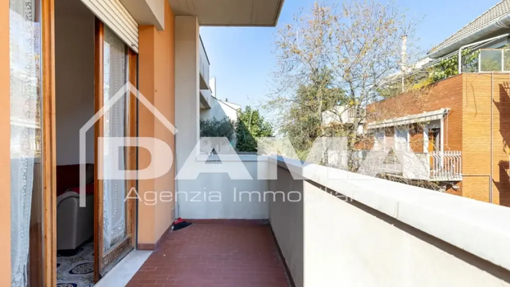 Rõdu - Triplex with Balcony in Forlì