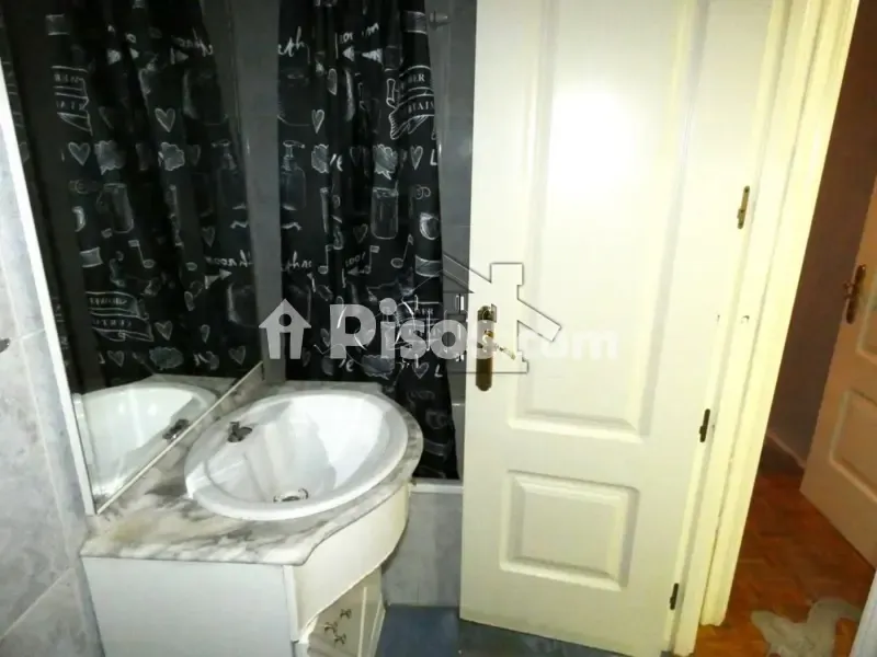 Salles de bain - Spacious Apartment with Terrace in Usera, Madrid