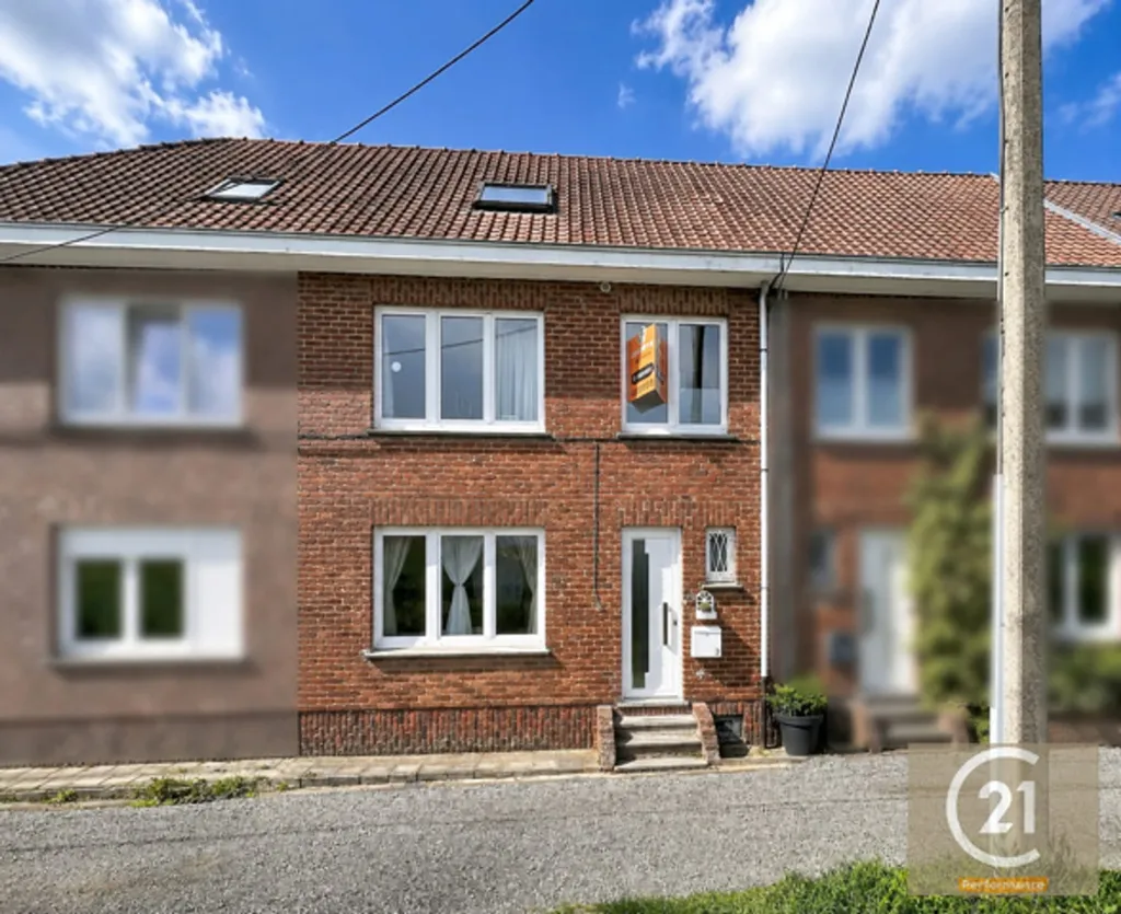 Extérieur - Maison Rénovée avec Terrasse à Buizingen
