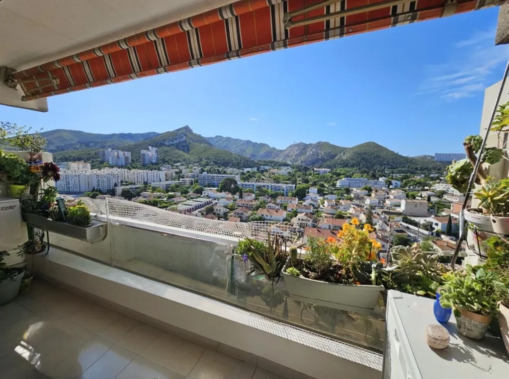 Balcon - Appartement Vue Panoramique sur les Collines à Marseille
