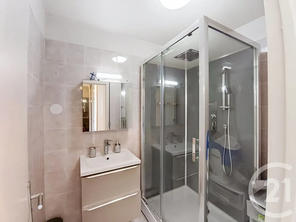 Bathrooms - Family Flat with Balcony and Parking in Saint-Denis