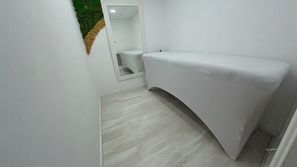 Toad - Design Salon with Modern Finishes in Benidorm