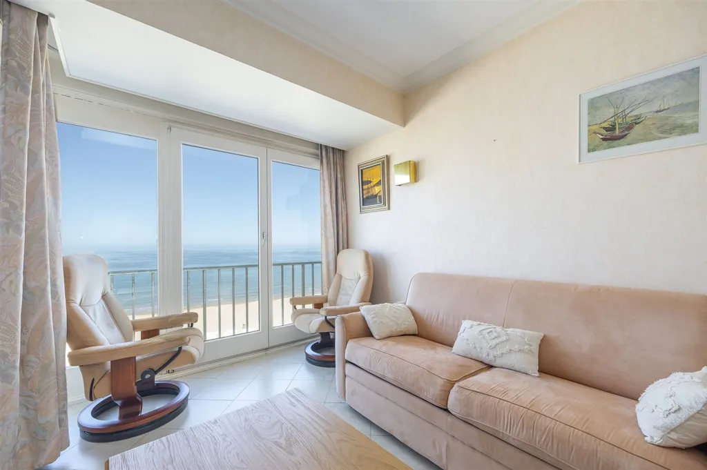 Living Room - Apartment with Sea View on Zeedijk