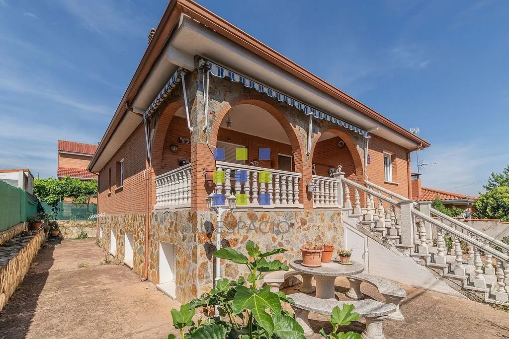 Terrace - Chalet with Pool in Méntrida