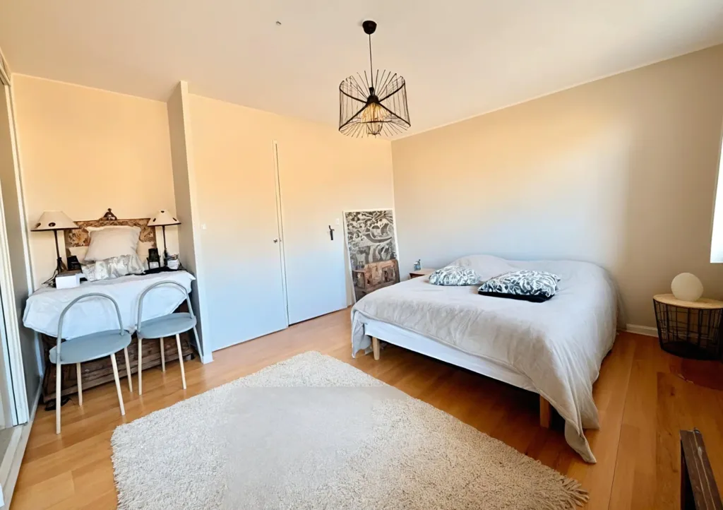 Chambres - Villa Rénovée avec Vue Montagne à Cessy