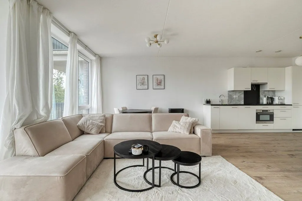 Elutuba - 1-Bedroom Apartment with Balcony in Rotterdam