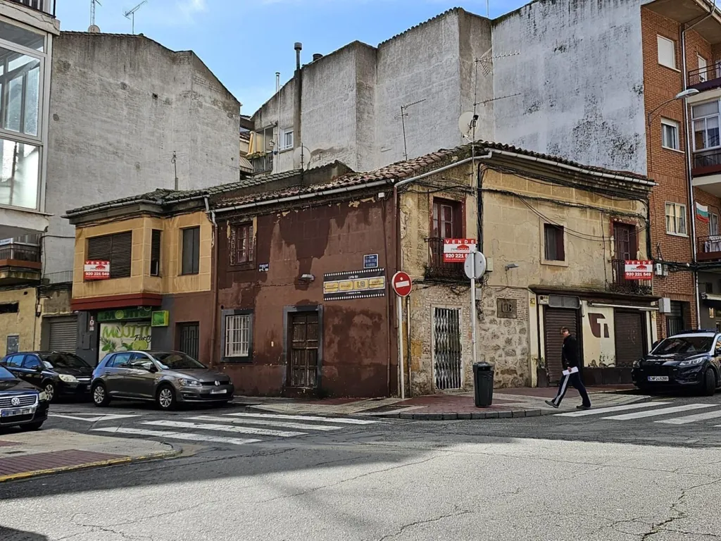Välivaade - Reformable House with Parking in Ávila