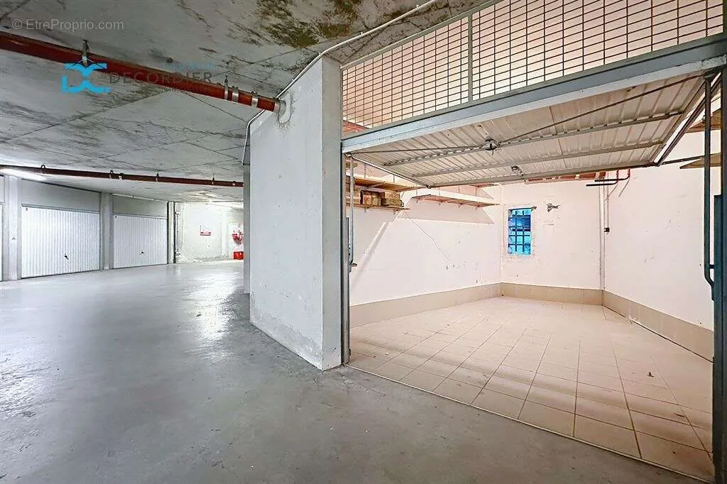 Garage - Appartement Traversant avec Vue Lac à Thonon-les-Bains