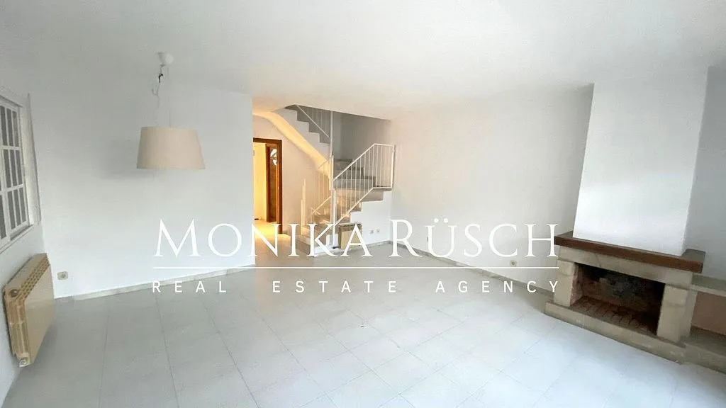 Elutuba - Twin-Storey House with Pool in Castelldefels