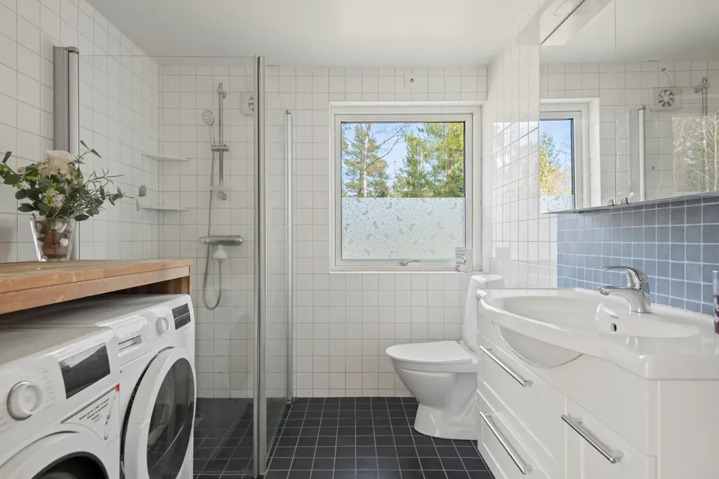 Salles de bain - Spacious House with Open Plan in Norrtälje