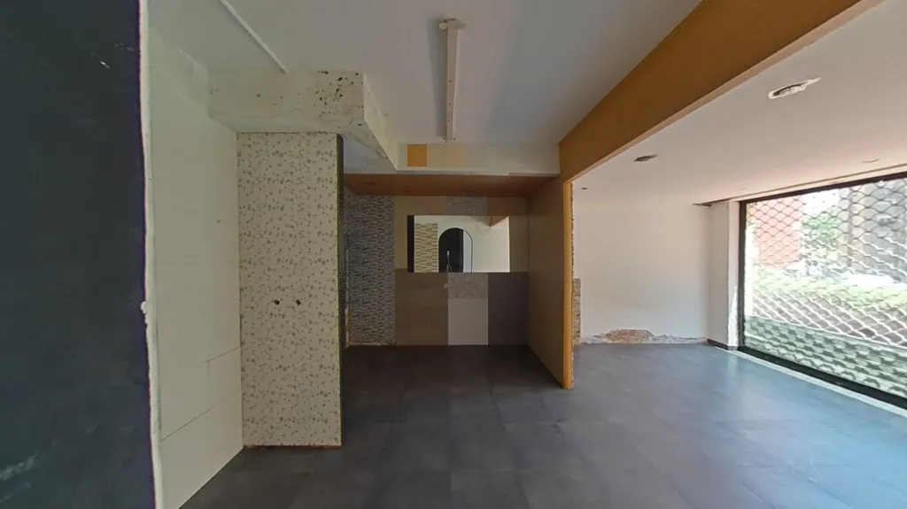 Rooms - Commercial Space in Badalona, Barcelona
