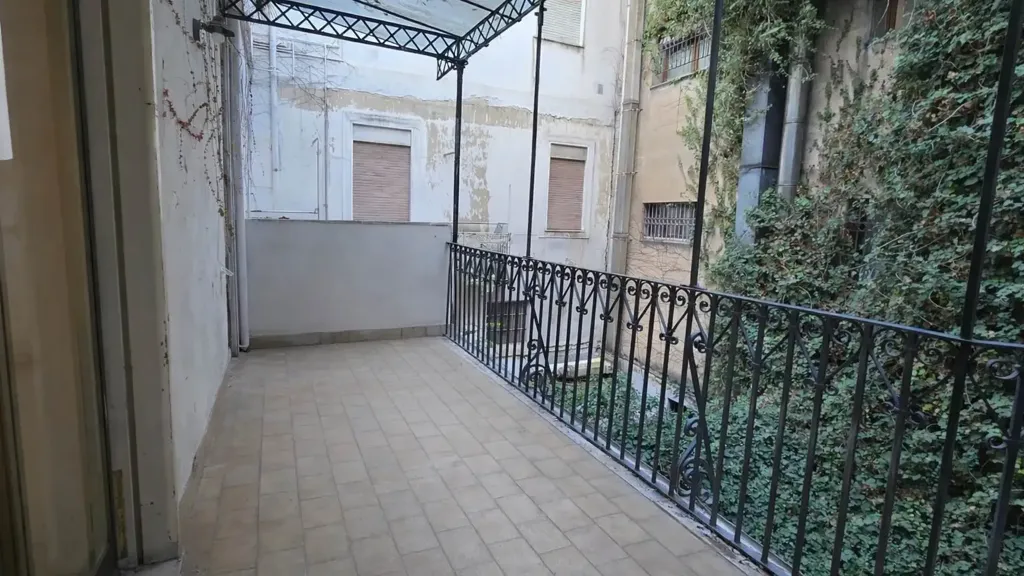 Balcone - Spacious Apartment in Historic Building, Messina