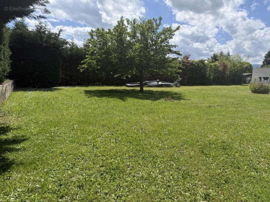 Jardin - Terrain Plat avec Viabilité à Bâtir