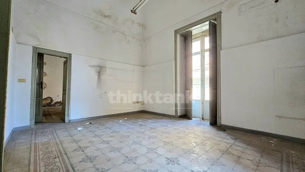 Rooms - Historic Villa with Dual Entrances in Rosolini