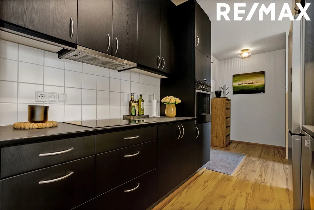 Cuisine - Apartment with South-Facing Balcony in Garðabær