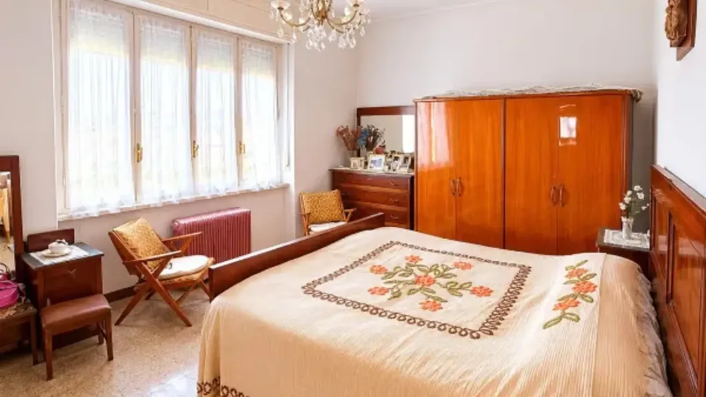 Chambres - Personalisable Triplex with Balcony in Asti