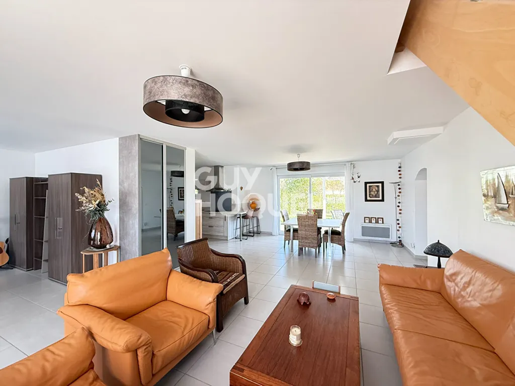 Séjour - Maison architecturale avec piscine à Nice