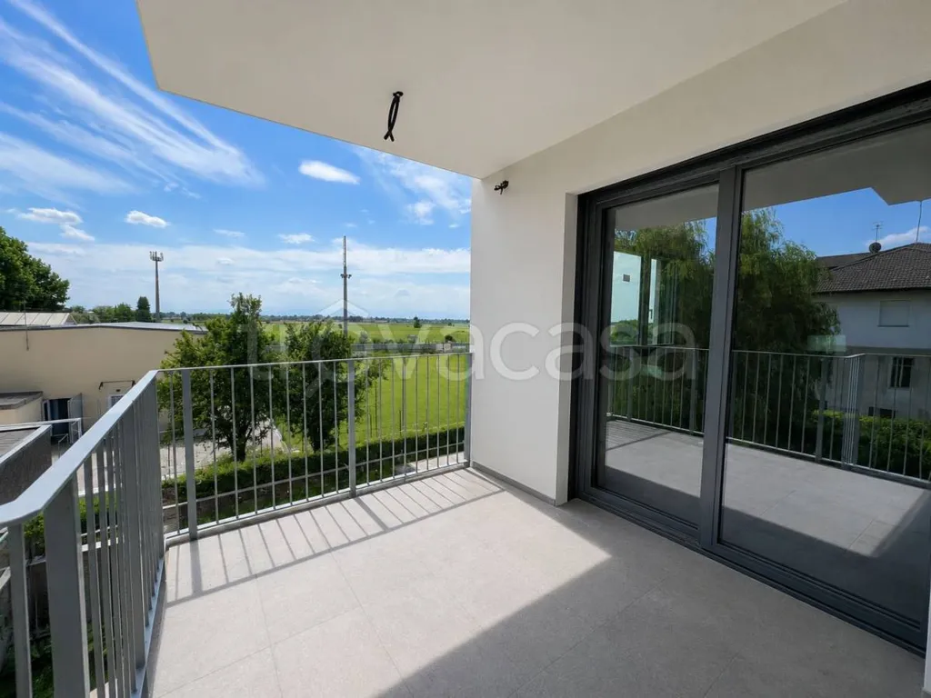 Balcon - Retrofitted Mansard Apartment with Balcony in Bra