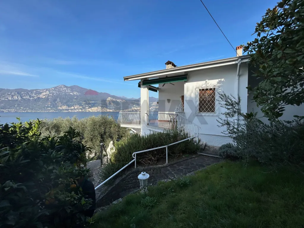 Giardino - Villa with Panoramic Lake View in Brenzone