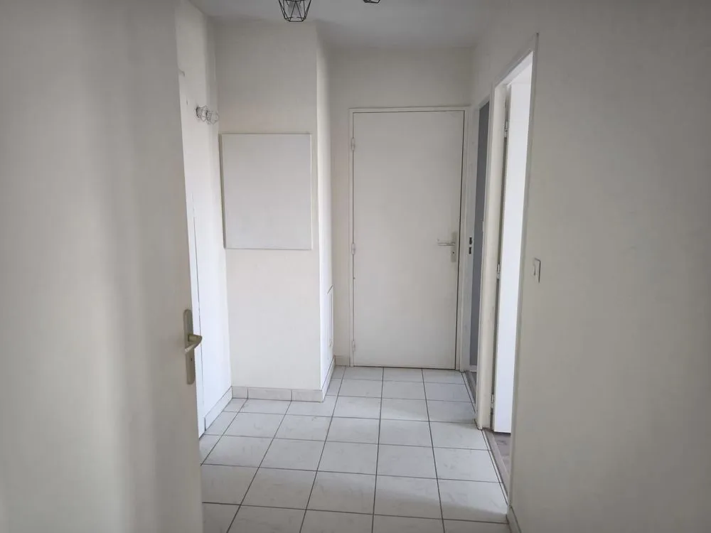 Entrée - Appartement 3 Pièces avec Balcon à 5 min de la Gare