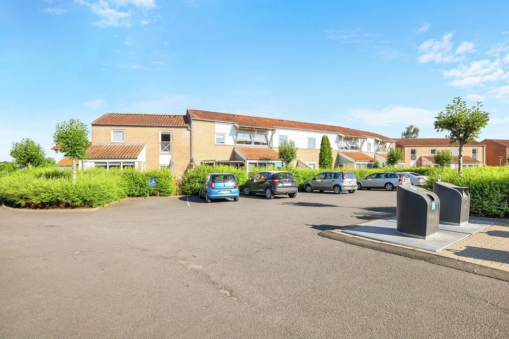 Välivaade - Two-Bedroom Flat with Private Garden in Lund