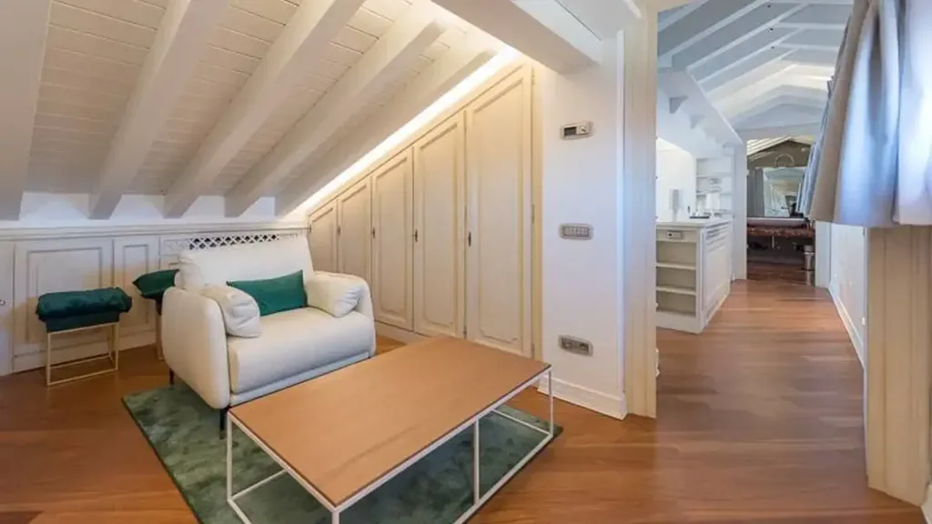 Pièces - Prestigious Penthouse with Double Parking in Gallarate