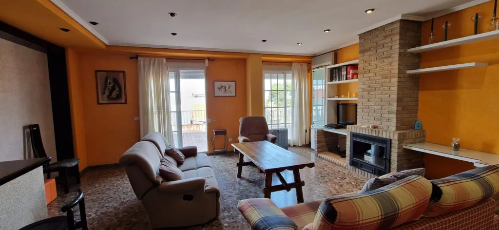 Elutuba - Spacious House with Terrace in Moncada