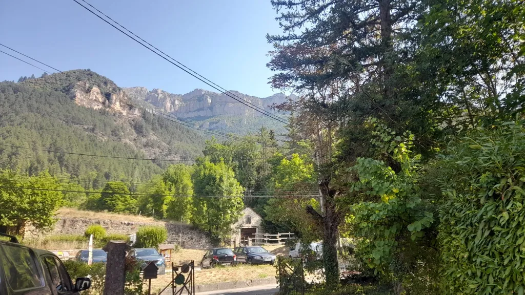 Aed - Garden-Level Flat with Panoramic View in Châtillon-en-Diois