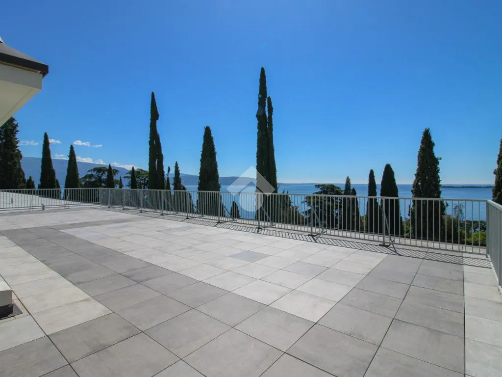 Terrazza - Studio Apartment with Lake View in Gardone Riviera