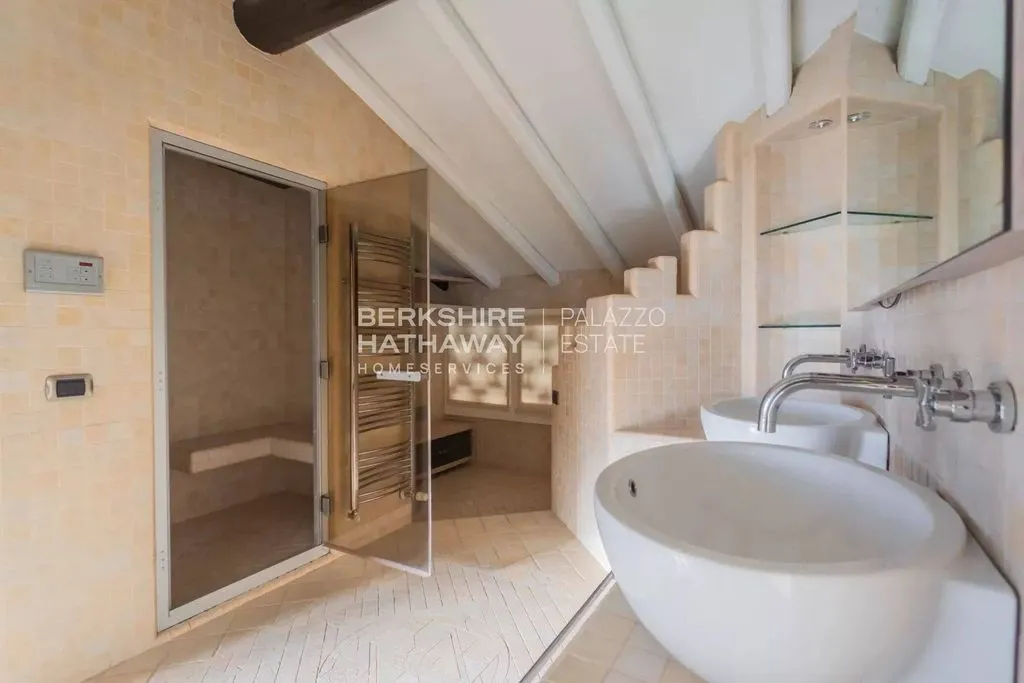 Salles de bain - Lake View Villa with Garden in Tremezzina