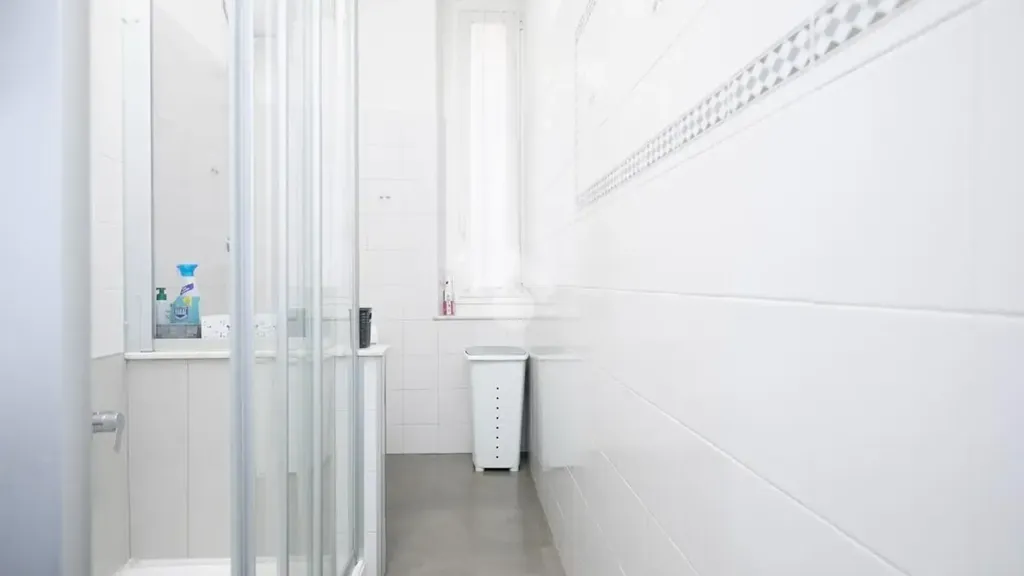 Salles de bain - Rustic-Style Apartment with Central Location in Genoa