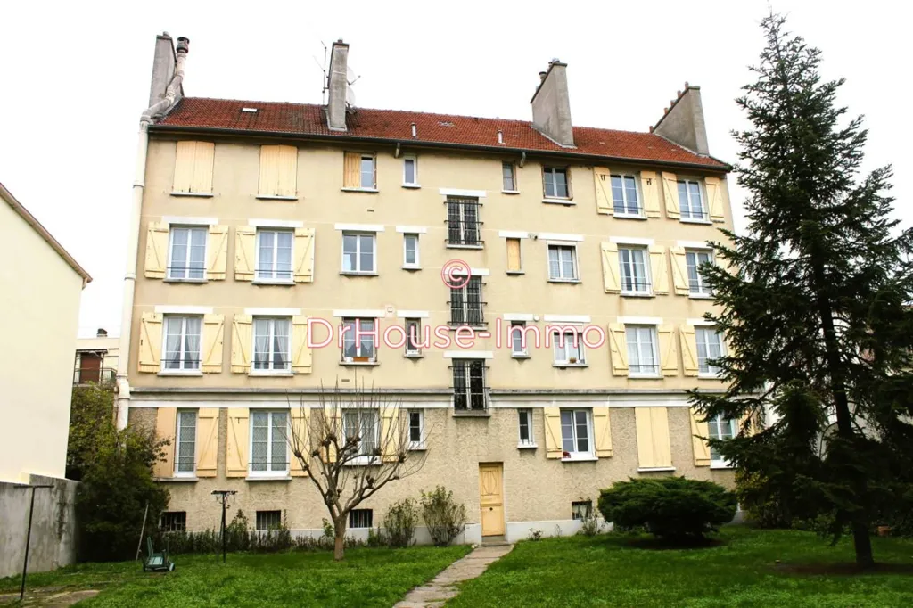 Välivaade - Bright 3-Piece Apartment with Garden in Le Bourget