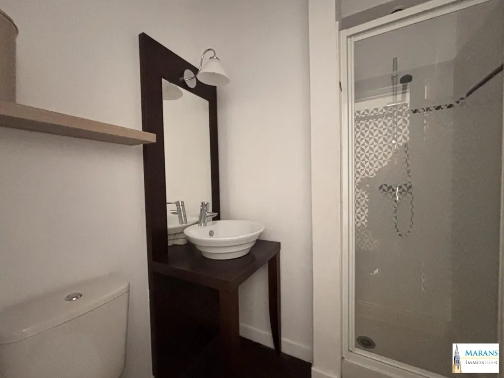 Salles de bain - Appartement Meublé avec Terrasse à Marans