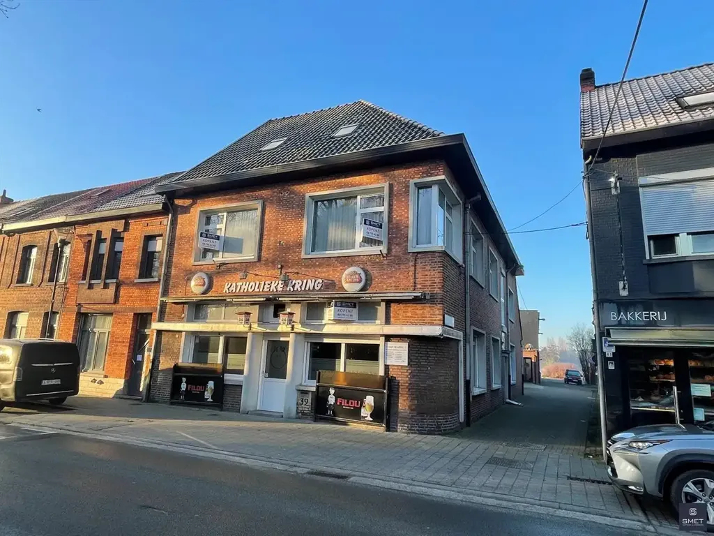 Esterno - Commercial Space with Potential in Top Location