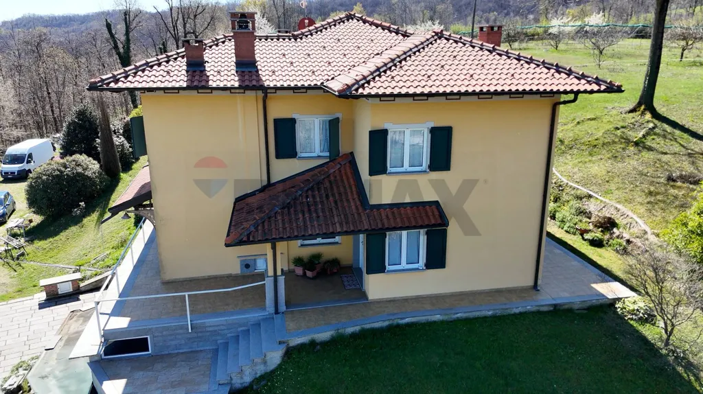 Vista aerea - Villa indipendente con parco privato a Magnano