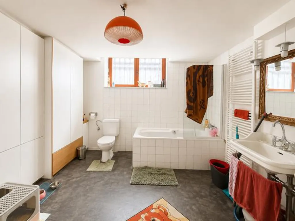 Bagni - Spacious Triplex with Office in City Centre