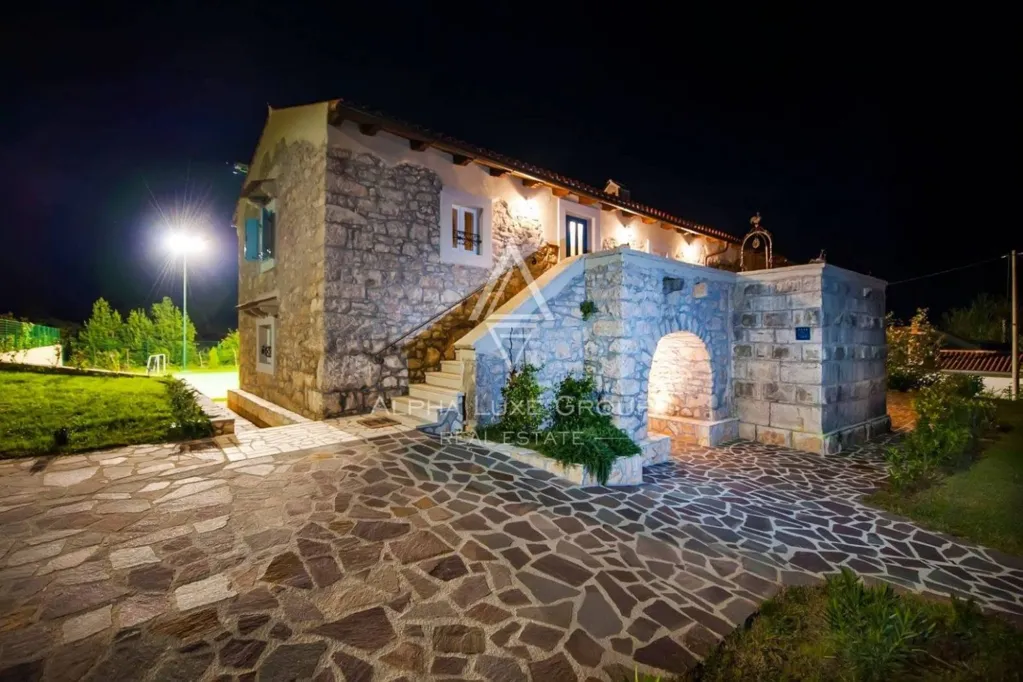 Välivaade - Rustic Villa with Private Pool in Pićan