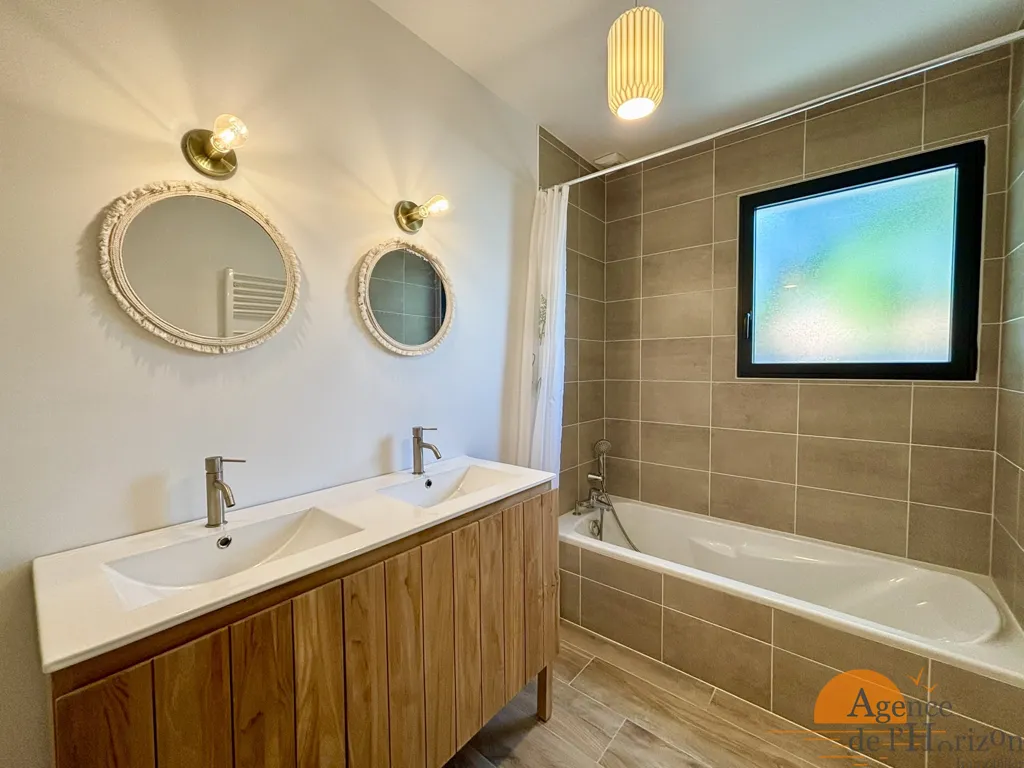 Salles de bain - Maison Meublée avec Piscine à Andernos-les-Bains