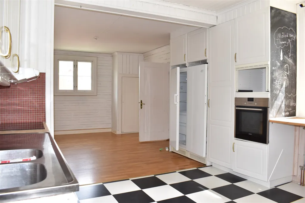 Köök - Spacious Villa with Open Plan in Korsberga