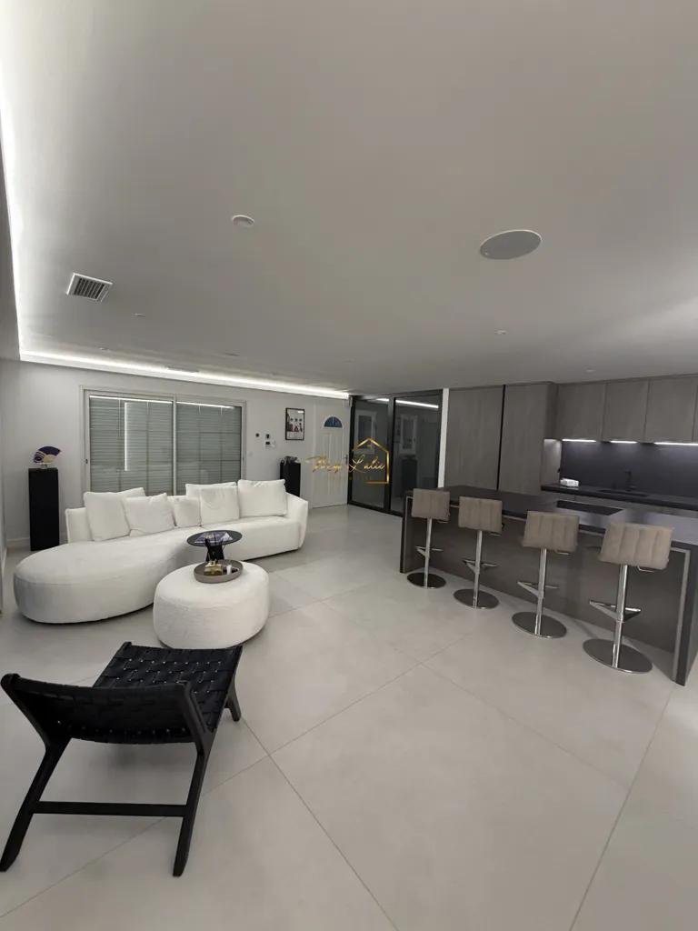 Séjour - Villa Contemporaine avec Piscine Intérieure à Environnement Préservé