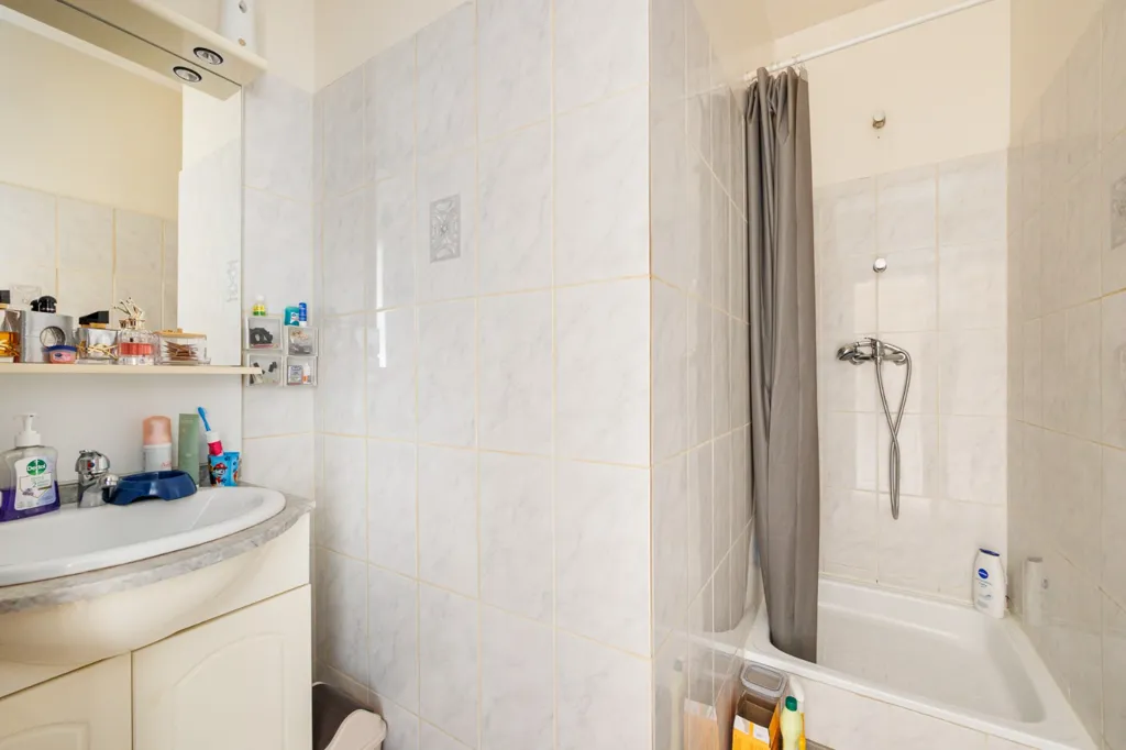 Salles de bain - Immeuble avec Appartements et Commerce à Anvers