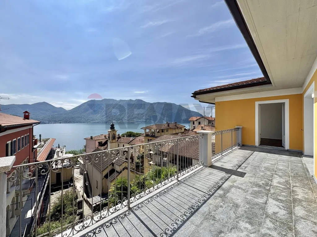 Terrass - Modern Attico with Lake View in Ghiffa