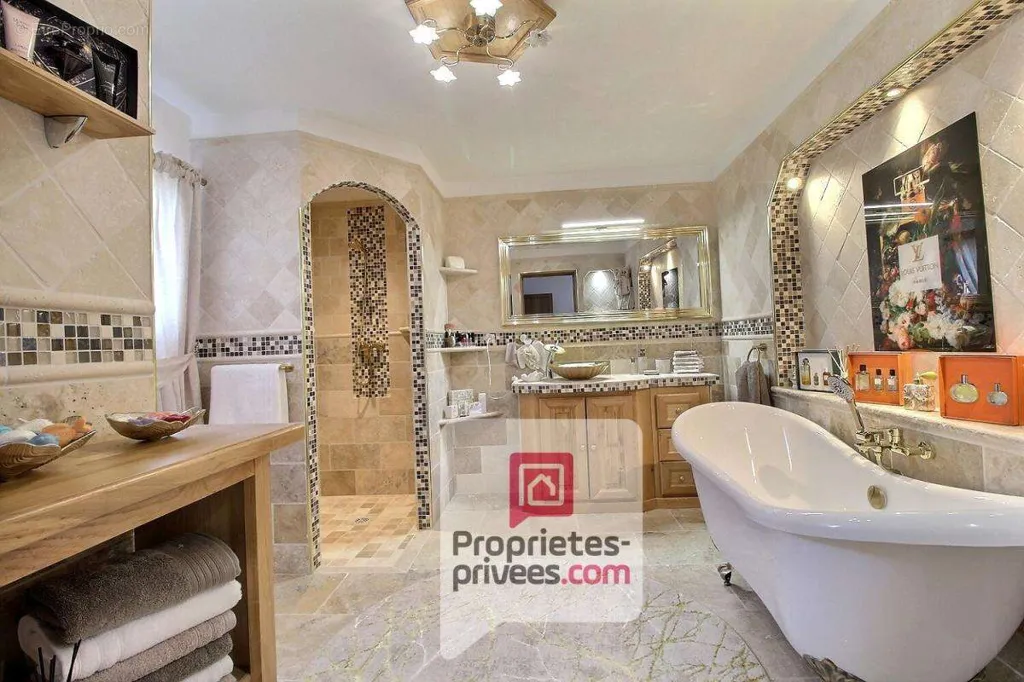 Salles de bain - Maison Contemporaine avec Studio Indépendant à Amilly