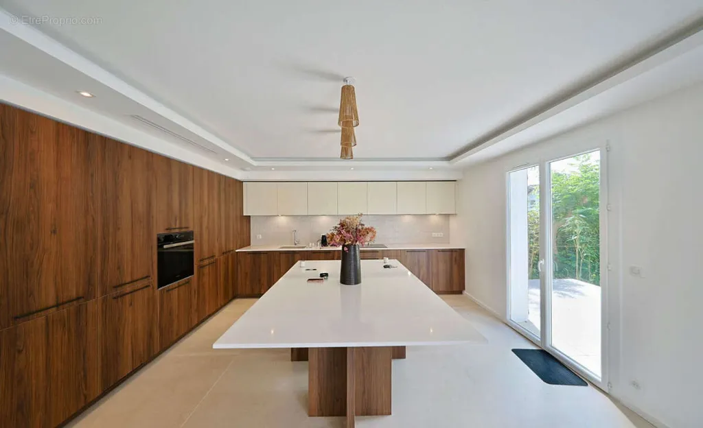 Cuisine - Villa Contemporaine avec Vue Océan et Montagnes à la Côte Basque