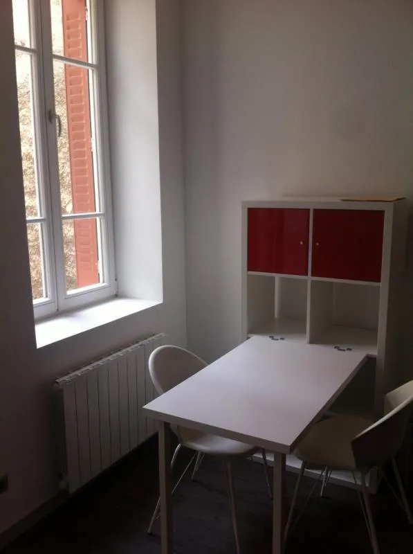 Bureau - Appartement Meublé 1 Pièce à Écully