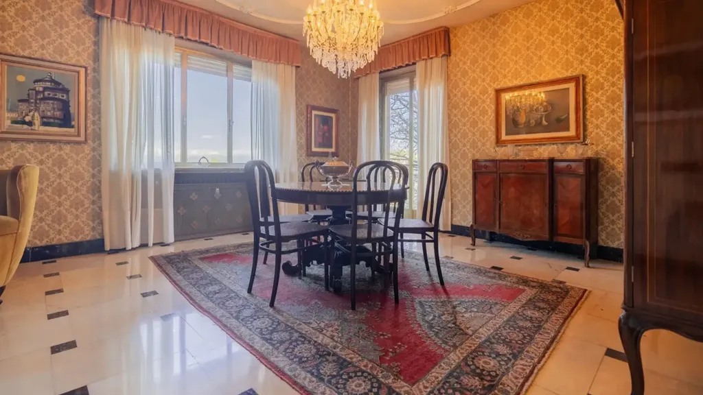 Salle à manger - Penthouse with Terraces in Torino's Crimea