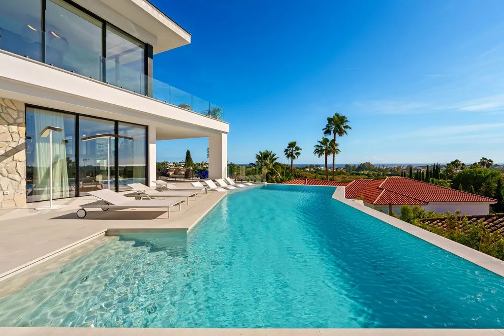 Piscine - Luxury Villa with Infinity Pool in La Quinta