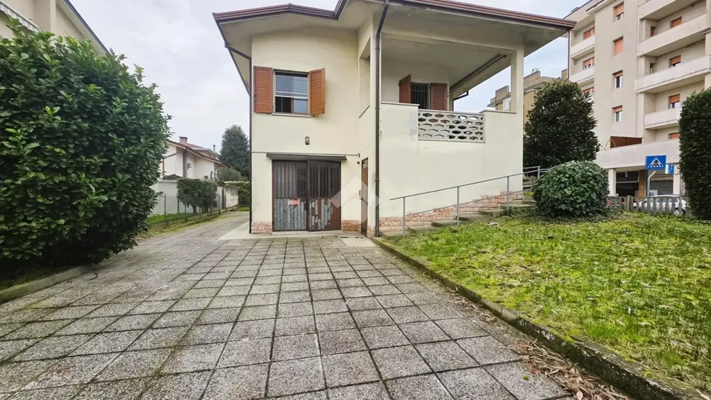 Extérieur - Villa with Garden in Borgo Virgilio